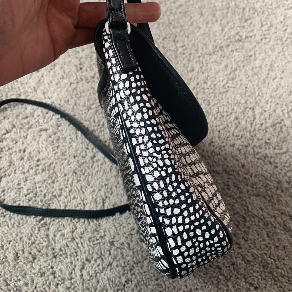 Vera Bradley Crossbody - Picture 14 of 16
